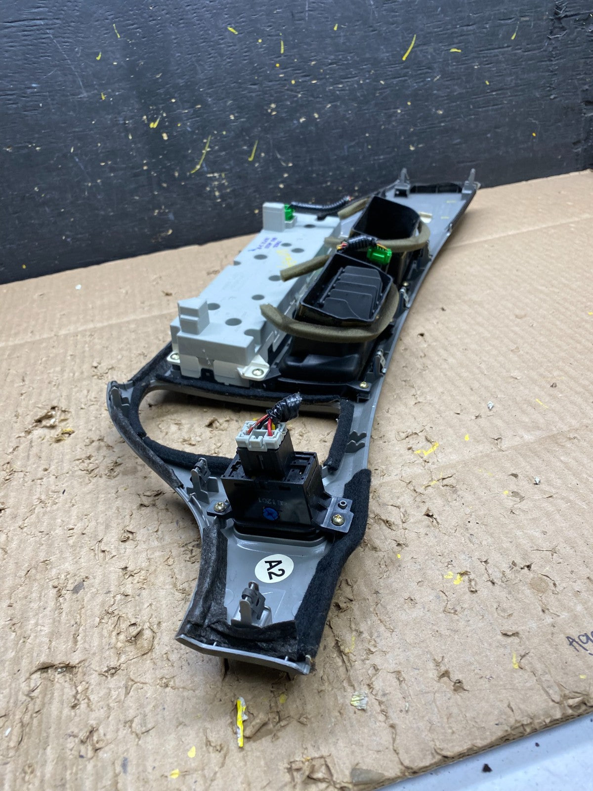2005 to 2010 Honda Odyssey  Radio Climate Control Dash Trim Bezel Oem V1739 DG5