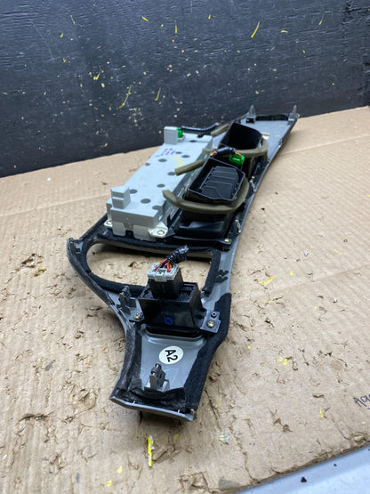 2005 to 2010 Honda Odyssey  Radio Climate Control Dash Trim Bezel Oem V1739 DG5