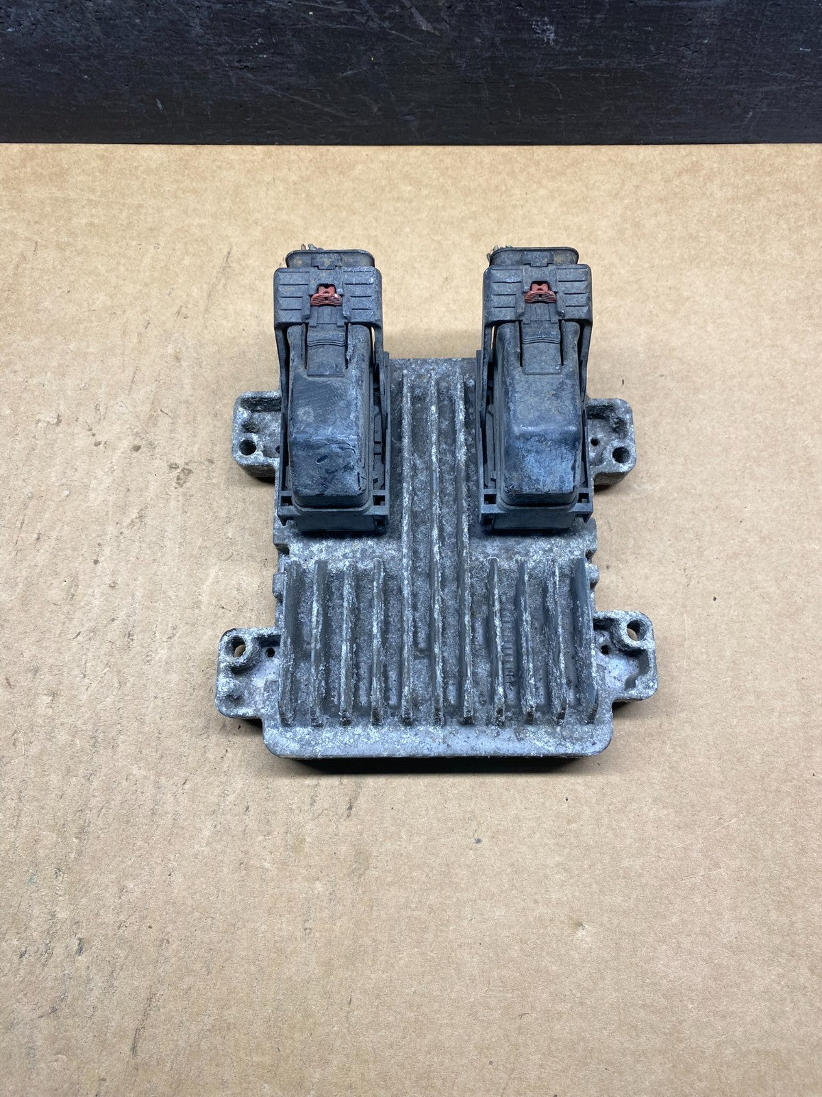 2010 to 2013 Chevrolet Silverado Yukon Engine Control Module ECM ECU AH5100 DG0