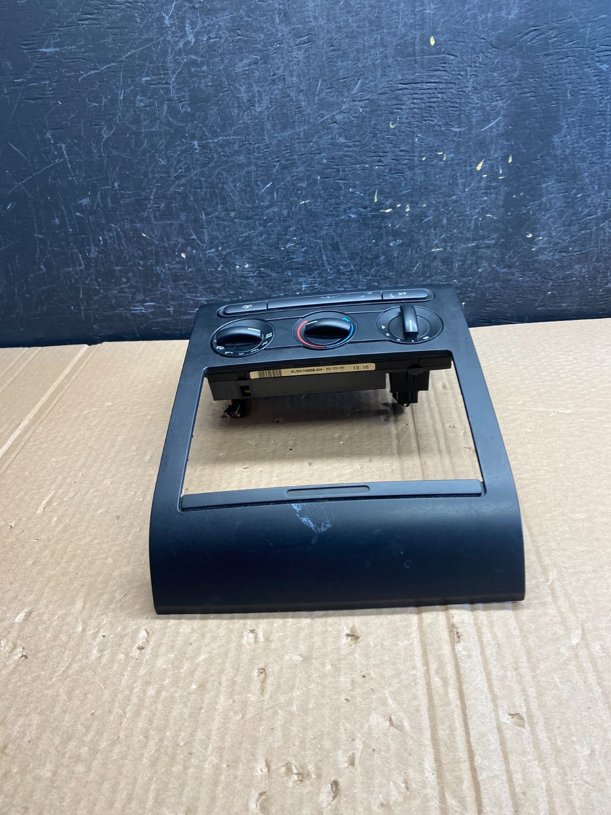 2004 to 2008 Ford F150 Radio Climate Dash Bezel Surround Black af6160 DG2