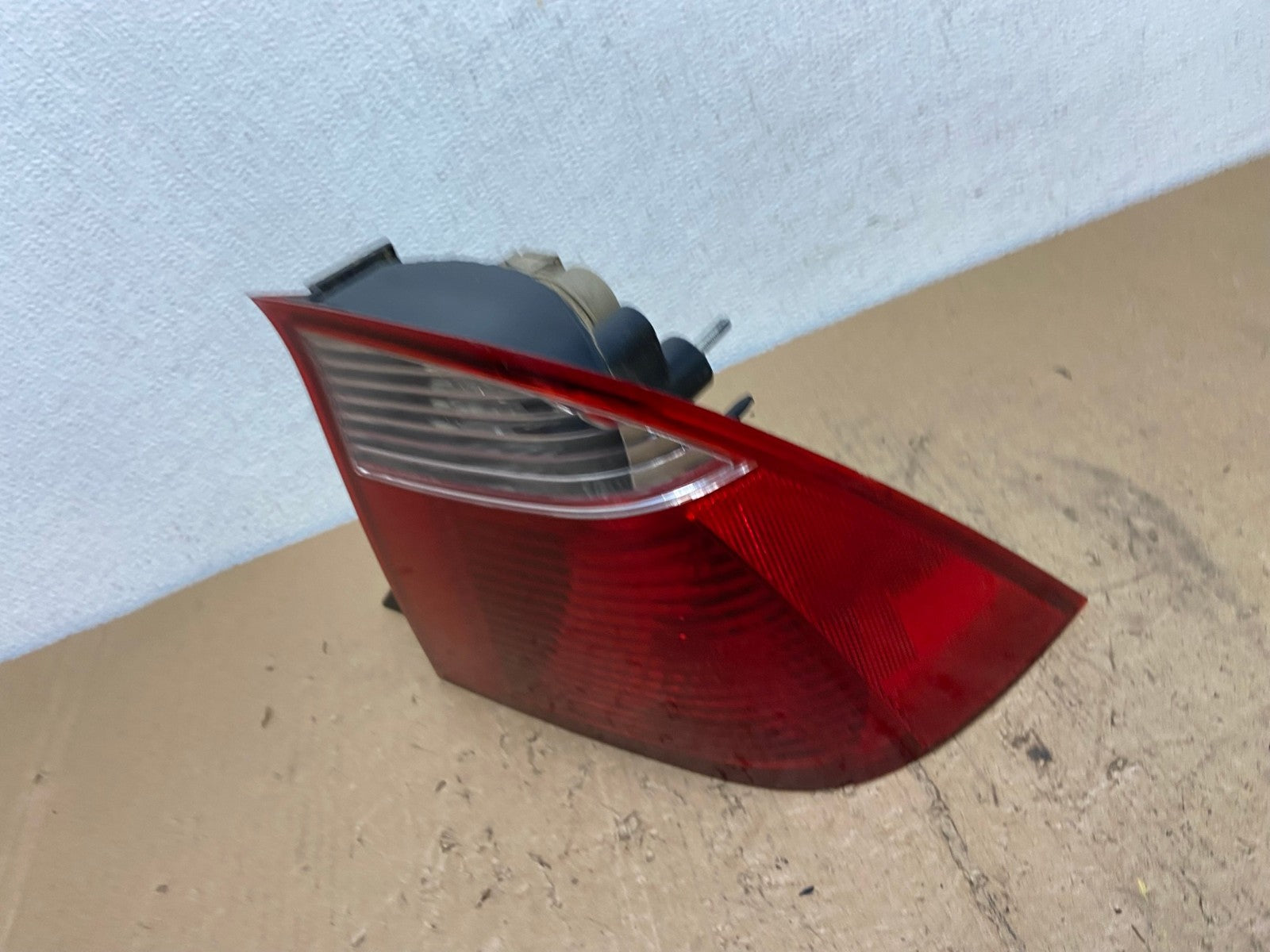 2005 2006 2007 Ford Focus Sedan Right Passenger Tail Light AC7331 LK1