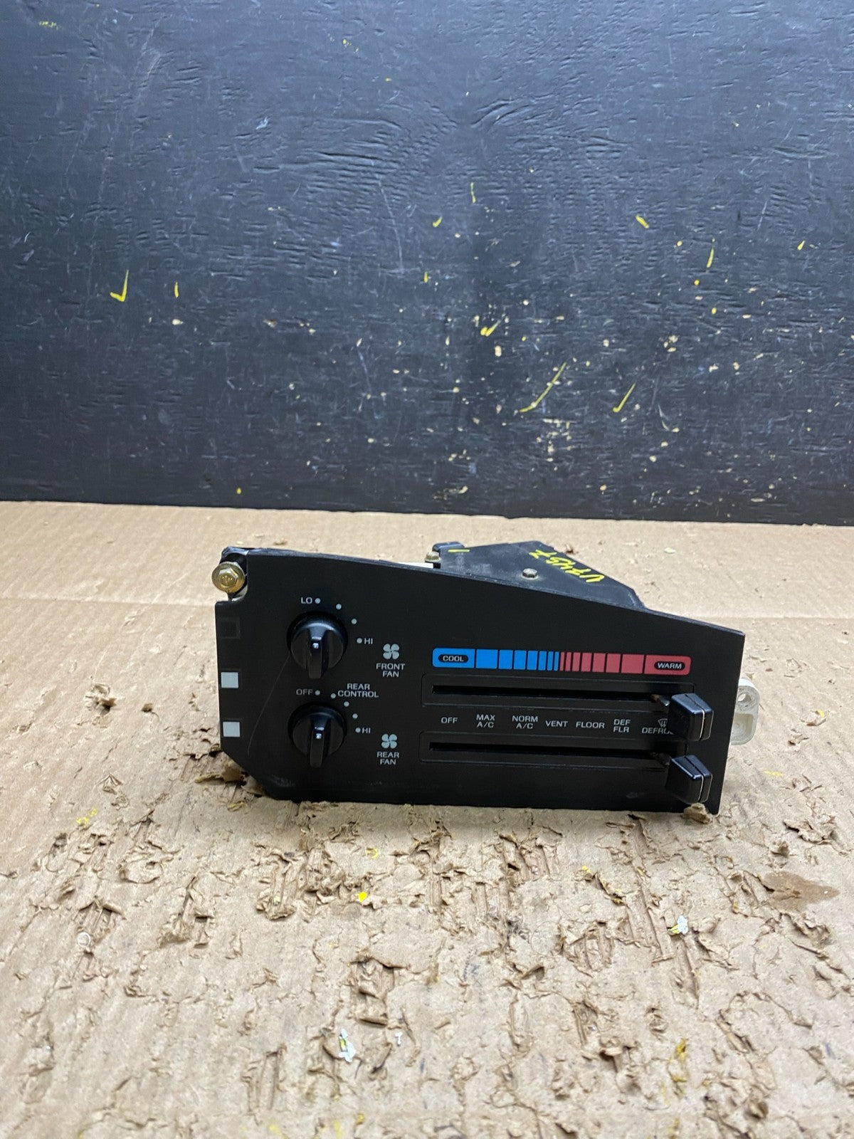 1998 to 2002 Honda Accord Radio CD Player Climate Control Switch V7457 DG0