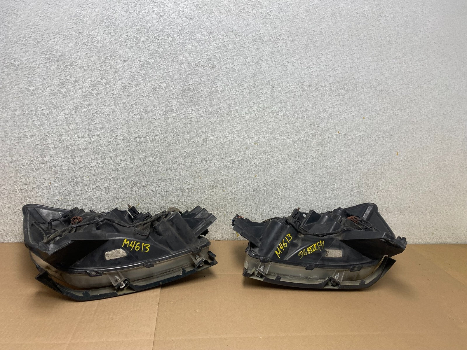 2004 to 2007 Nissan Armada Left+Right Side Set Headlights Oem M4613 DW16