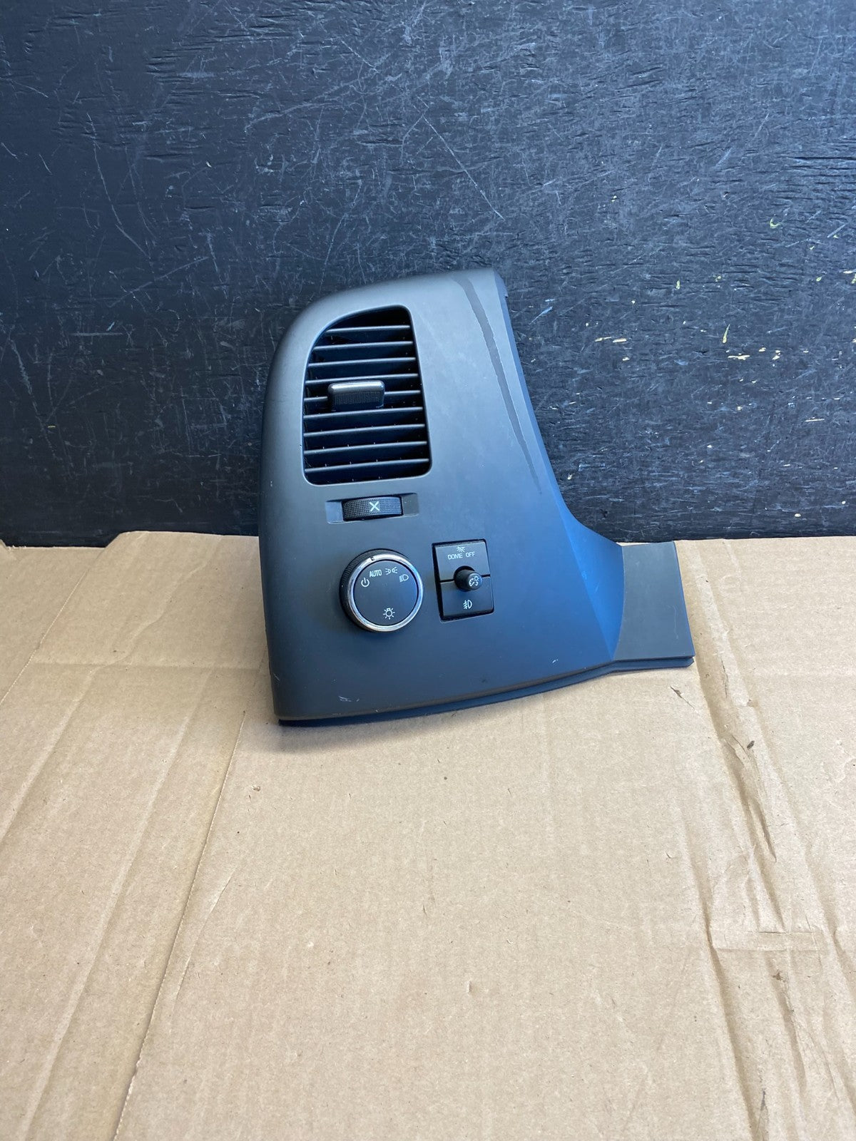 2007 to 2014 Silverado Front Left Driver Headlight Switch Air Vent AI5980 DG0