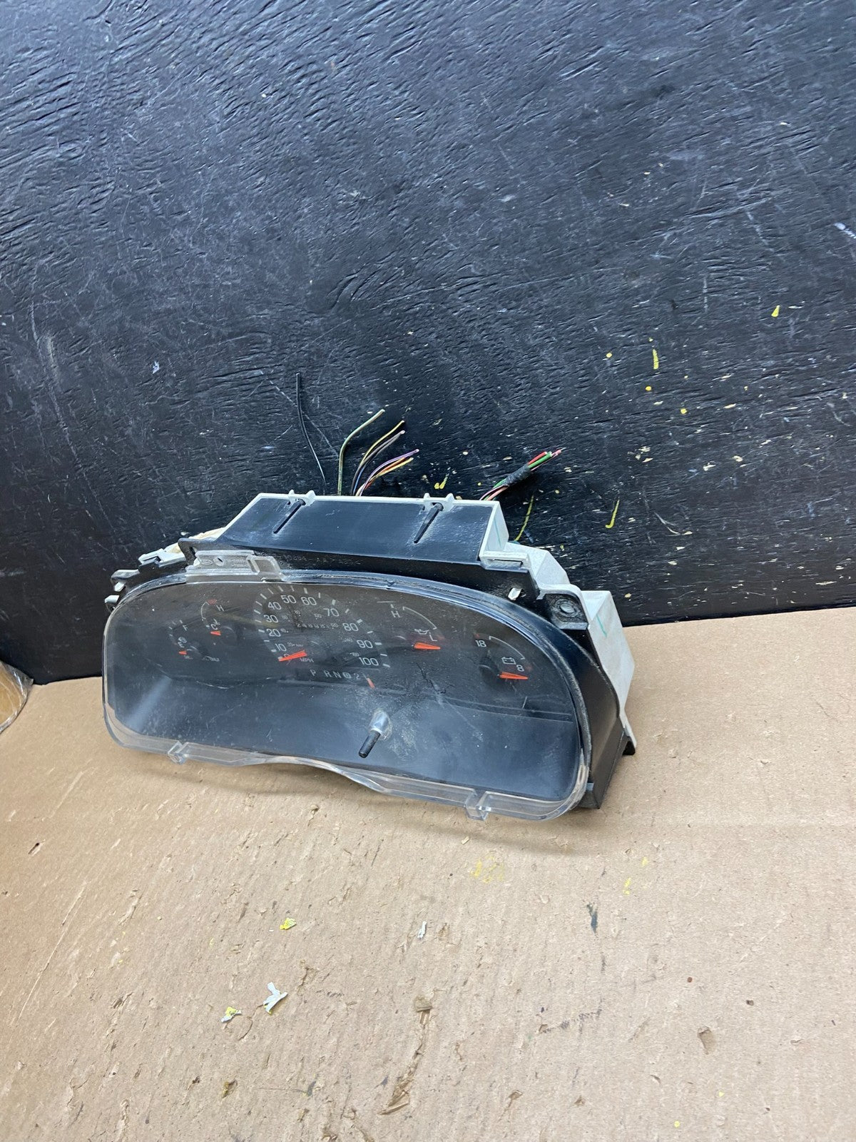 2000 to 2002 Ford Econoline E250 E350 Van Speedometer Instrument Cluster t60021