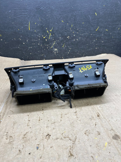2007 to 2013 BMW X5 X6 Center Console Dash Air Vent OEM X5967 DG3