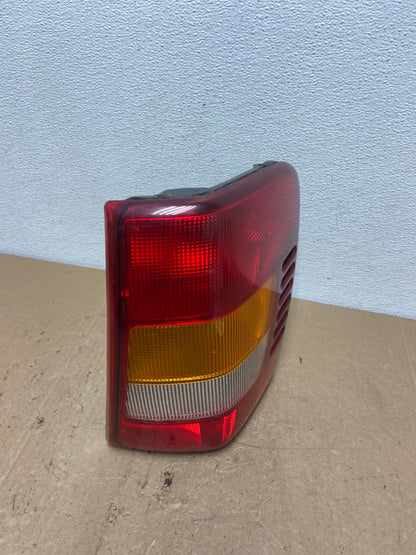 1999-2004 Jeep Grand Cherokee WJ Right Passenger Rh Tail Light AC5956 LK2