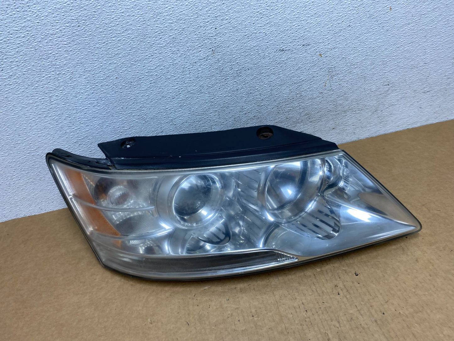 2009 to 2010 Hyundai Sonata Right Passenger RH Side Headlight Halogen AD4540 DW0