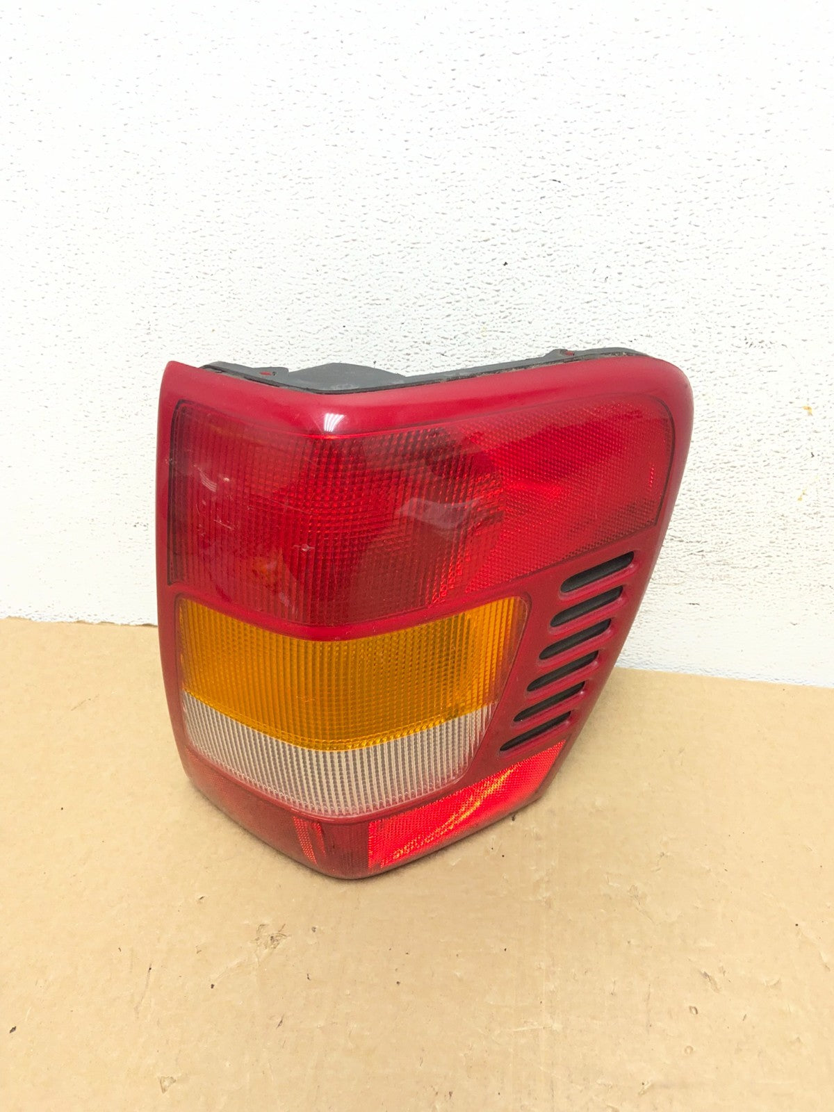 1999-2004 Jeep Grand Cherokee WJ Right Passenger Rh Tail Light AF7350 DW0