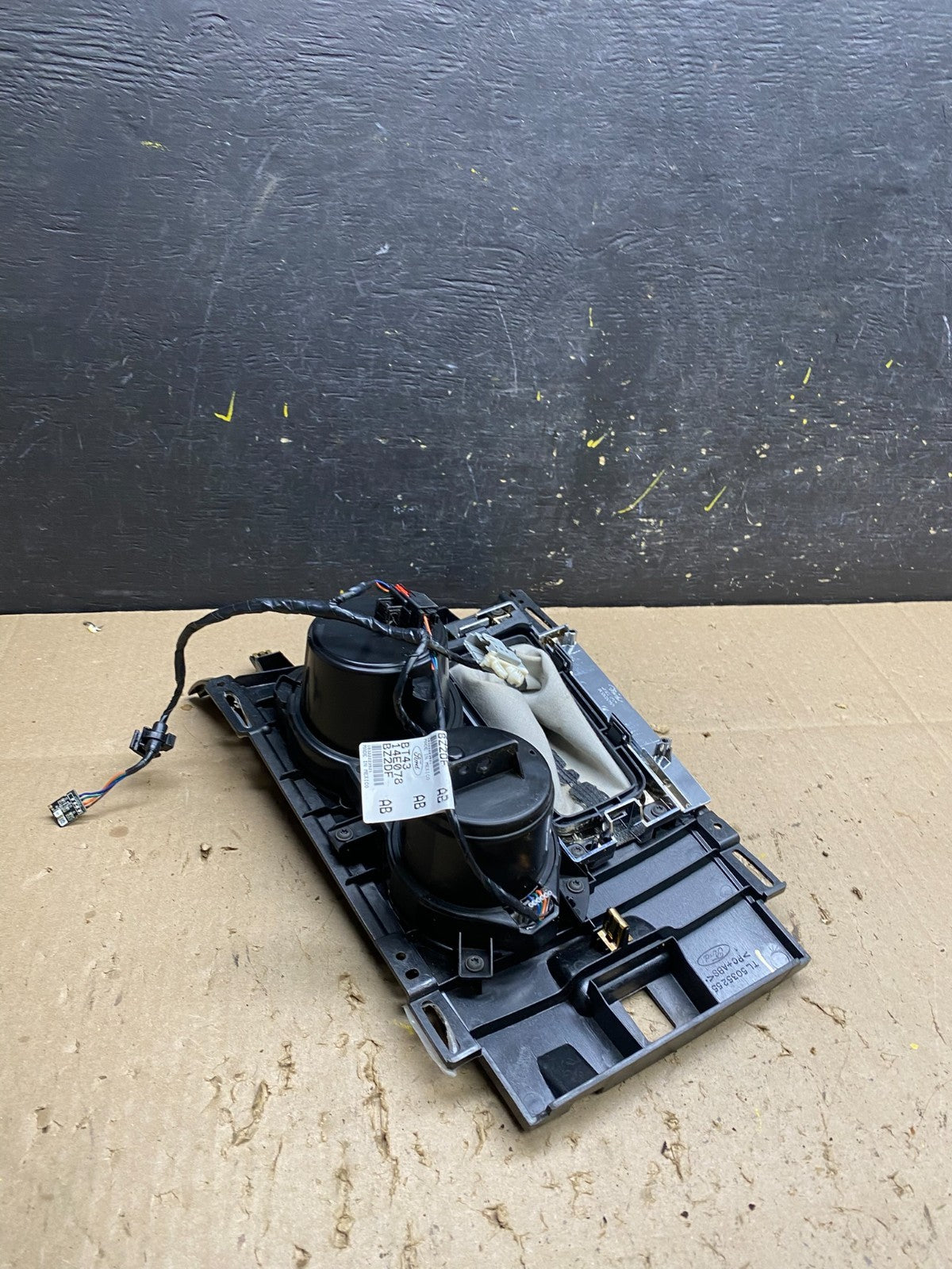 2011 - 2014 Ford Edge Center Console Cup Holder Shifter Bezel Trim u5268 DG3