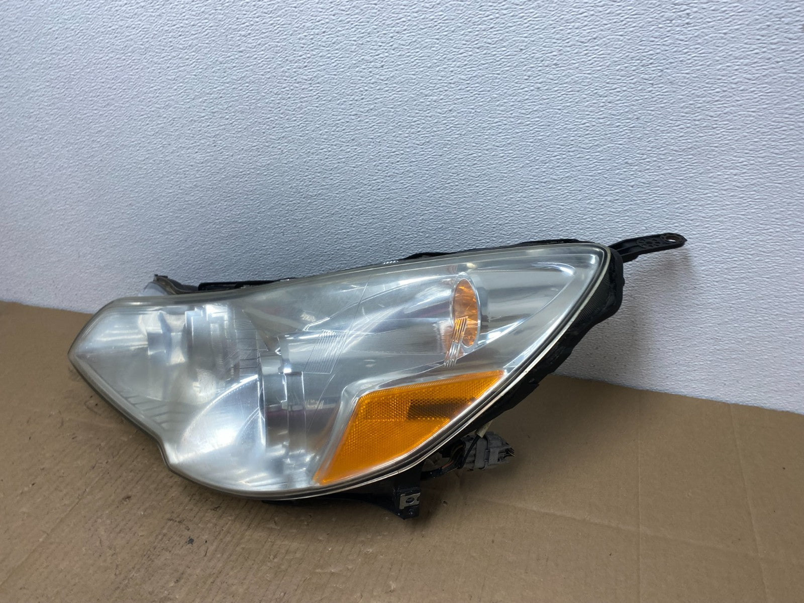 2010 2011 2012 Subaru Legacy Outback Left Driver Halogen Headlight AB8209 DW1