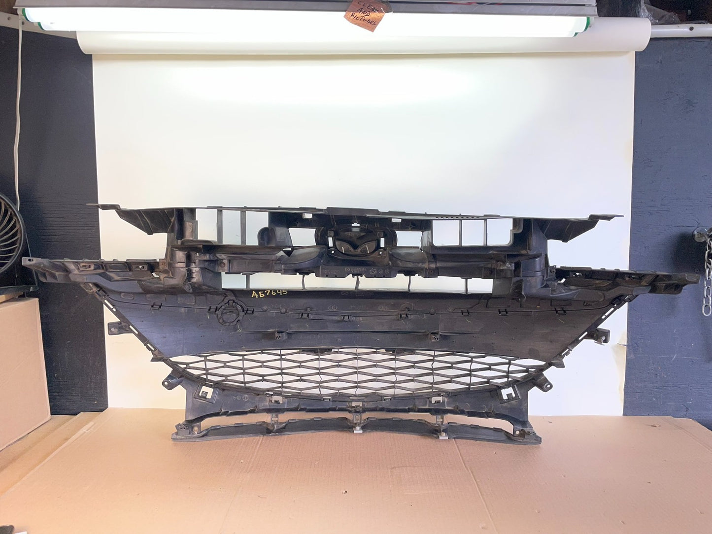 2010 2011 Mazda 3 Front Upper Grill Grille Insert AG7645 DG4