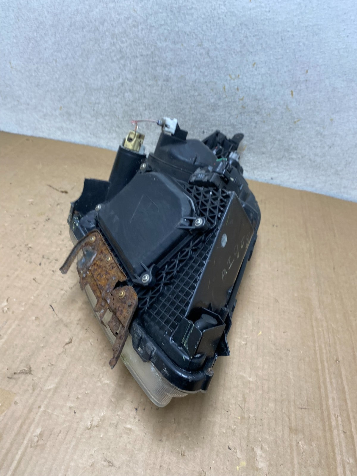 2004 - 2005 Toyota Prius Left Driver Lh Xenon HID Headlight AI9082 DW11