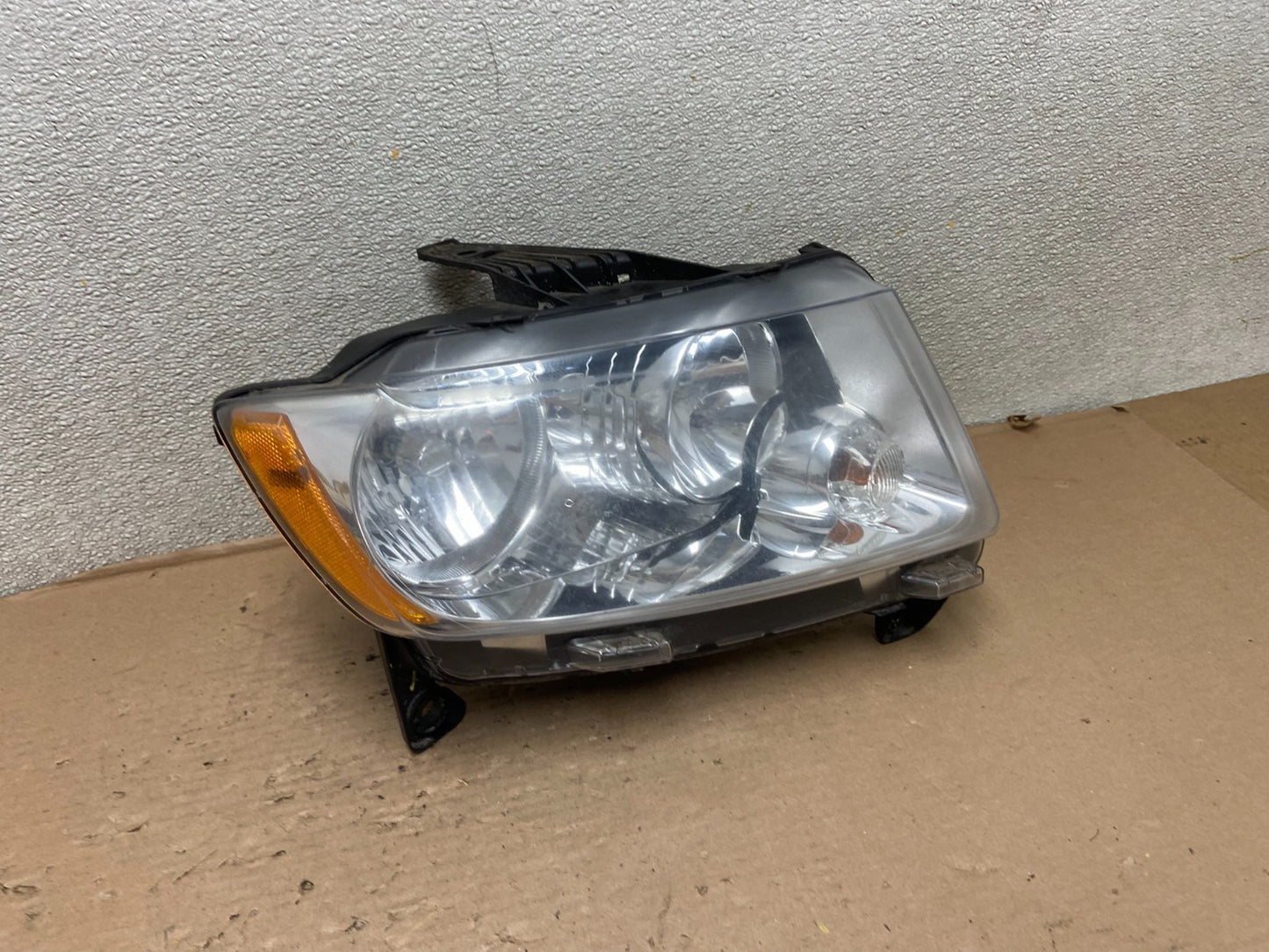2011-2013 Jeep Grand Cherokee Right Passenger Halogen Headlight AB0149 DW0