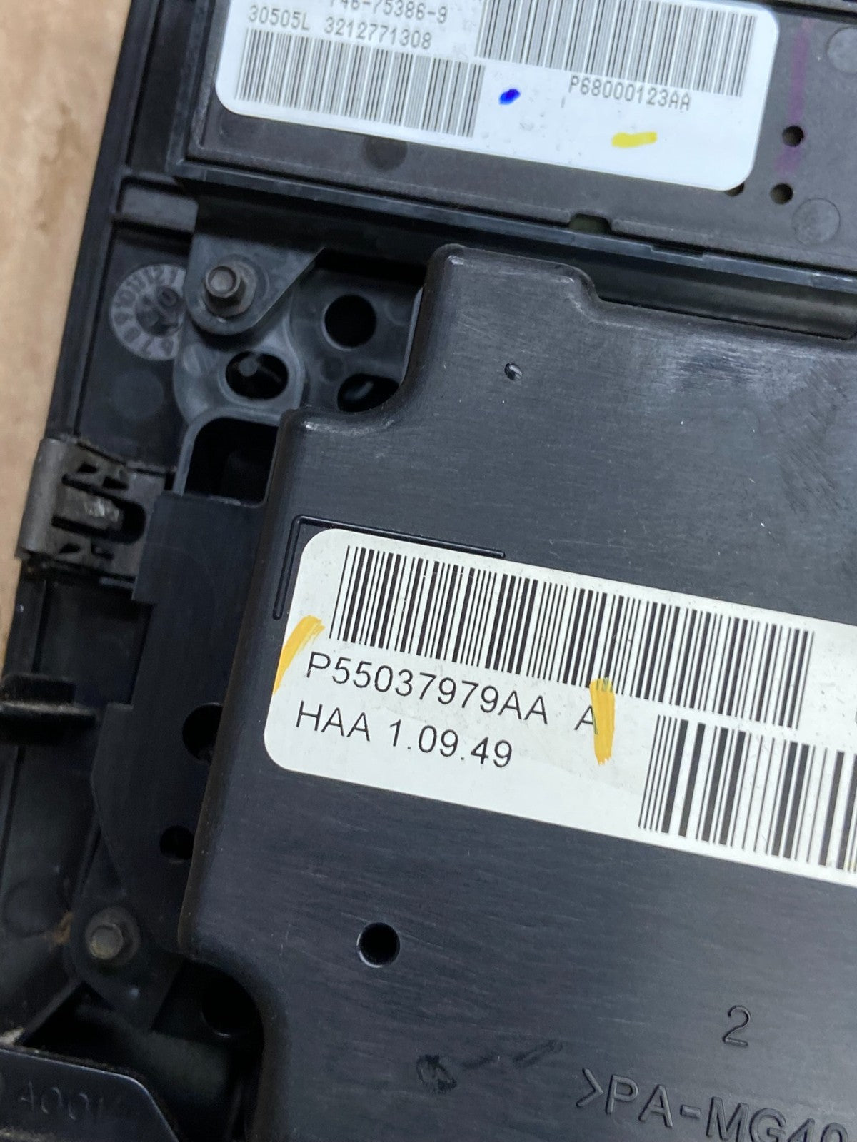 2005 to 2007 Jeep Commander Grand Cherokee A/C Climate Control Bezel Y2291 DG6