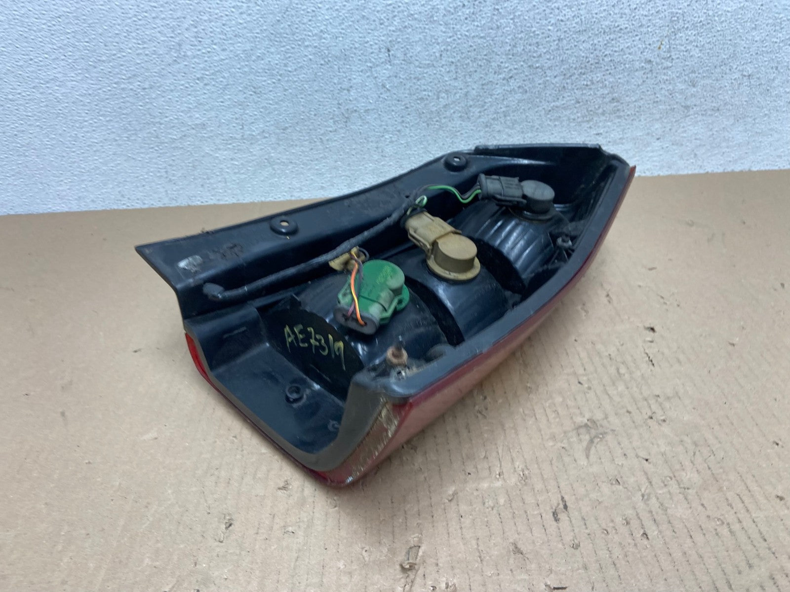 2001 2002 2003 2004 Mazda Tribute Left Driver Lh Side Tail Light AE7319 LK5
