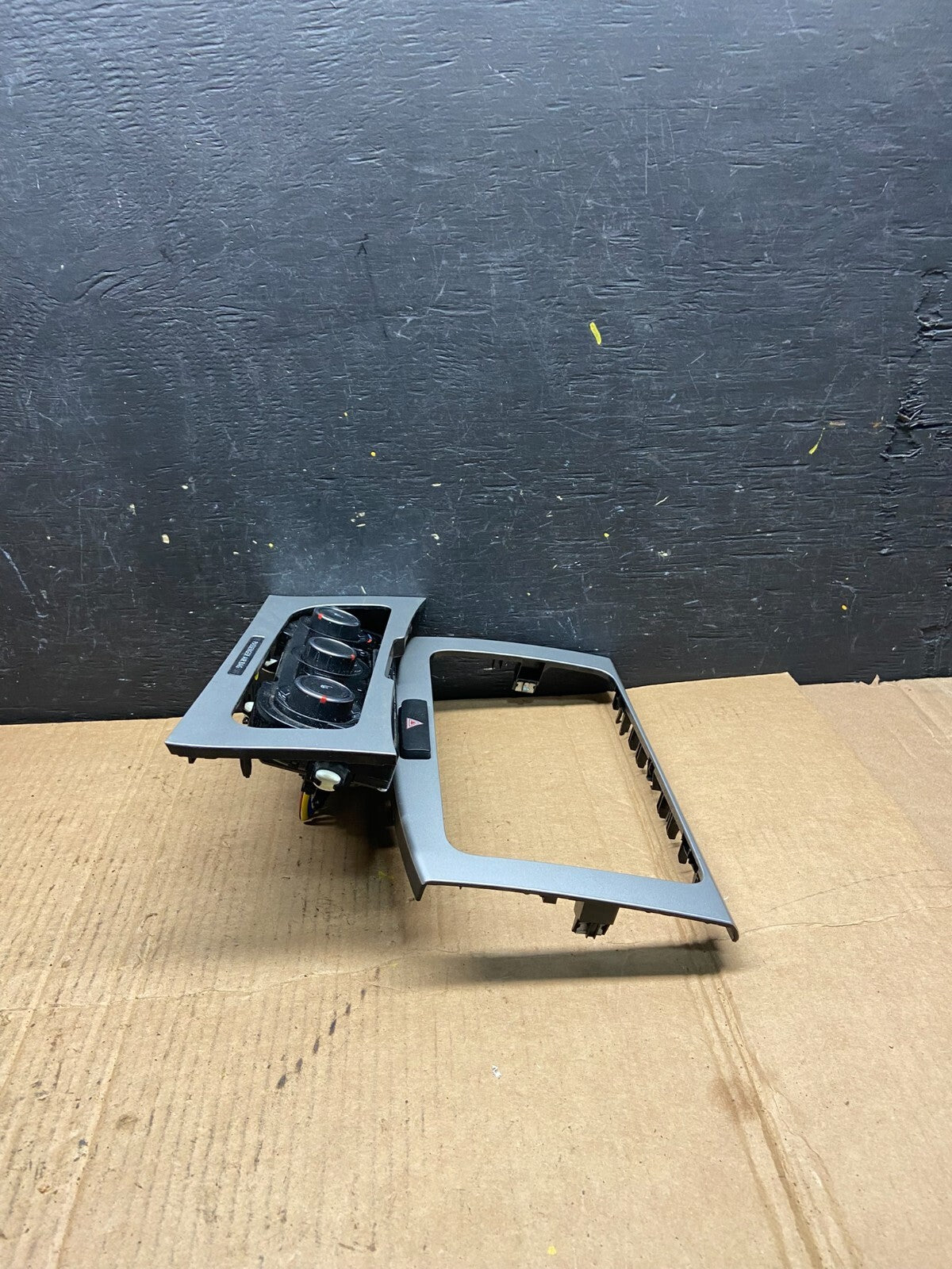 2009-2011 Volkswagen CC Center Climate Control Panel AC Heater Bezel M4455 DG2