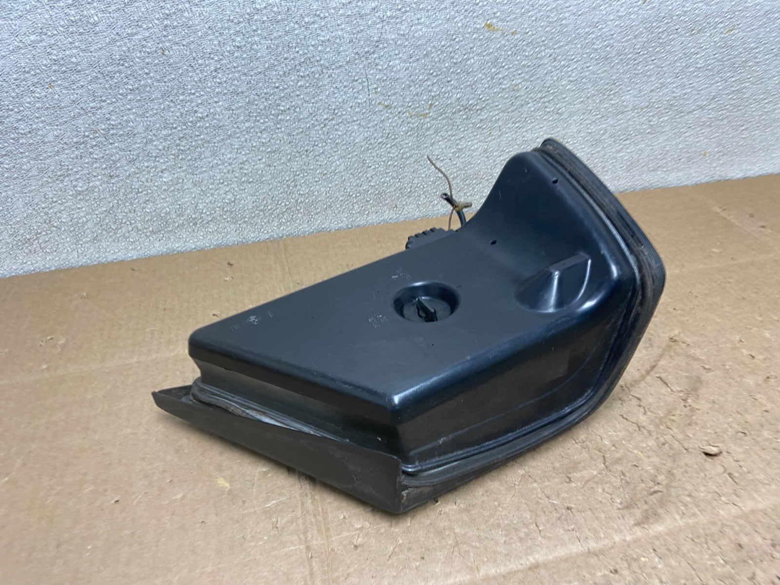 1994 to 1995 Mercedes E Class W124 Right Passenger RH Side Tail Light Y9000 DW5