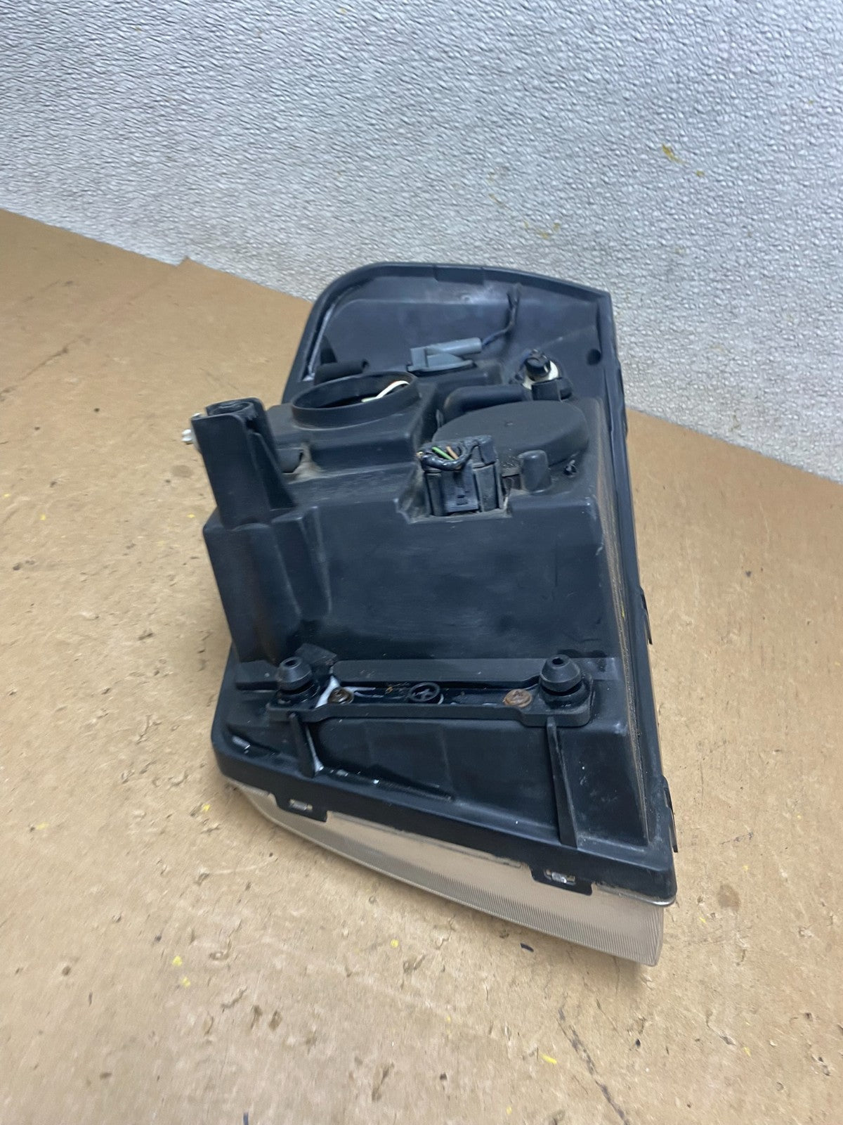 2002 to 2009 Gmc Envoy Right Passenger RH Side Headlight Halogen Z7914 DW9
