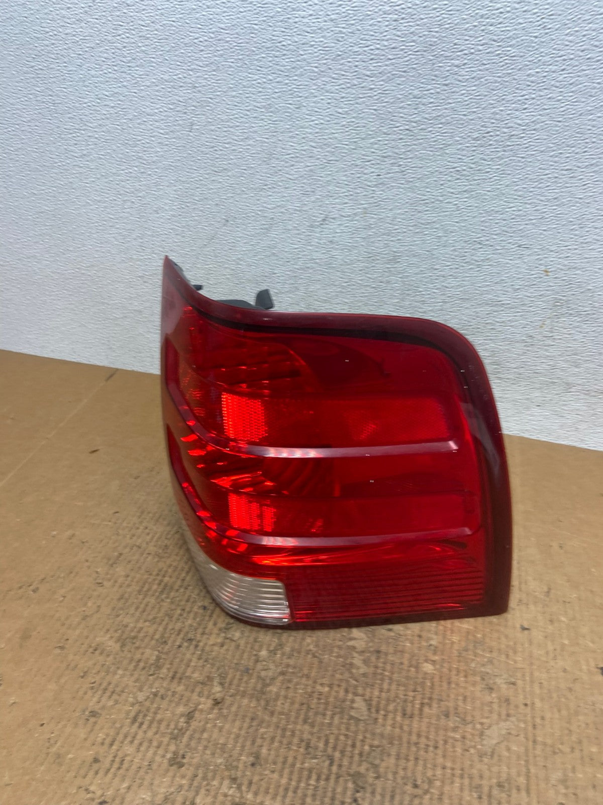 2003 2004 2005 2006 Ford Expedition Right Passenger Rh Tail light AE2870 LK0