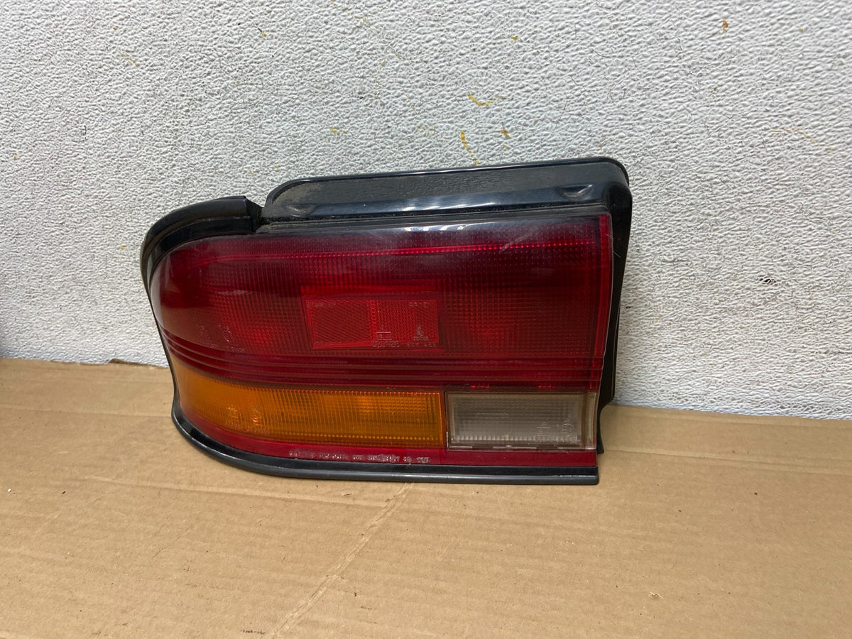 1991 Mitsubishi Galant Left Driver LH Side Tail Light AH2176 DG2