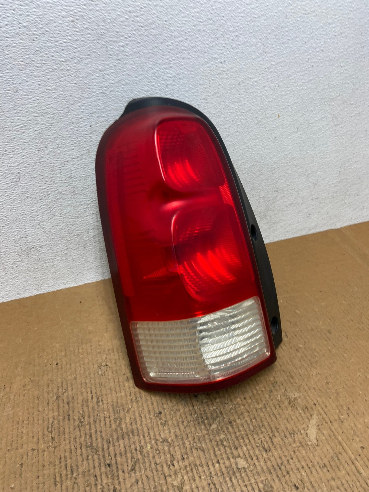 2005 to 2009 Pontiac Montana / Uplander Left Driver Lh Tail Light AE1572 LK2
