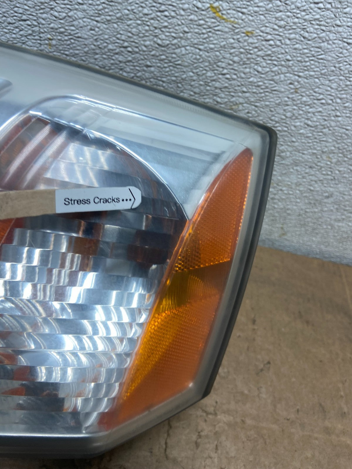 2004 - 2008 Mitsubishi Endeavor Headlight Left Driver Lh Side OEM Y7076 DW4
