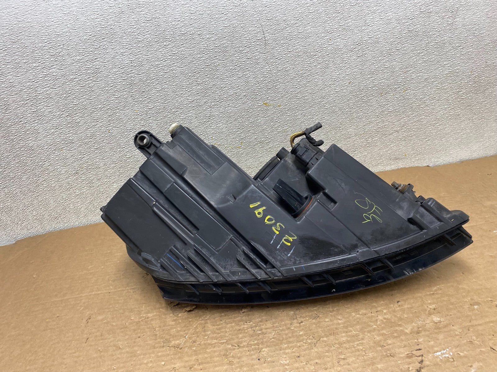 2011 to 2014 Volkswagen Jetta Left Driver LH Headlight Halogen OEM Z3091 DW7