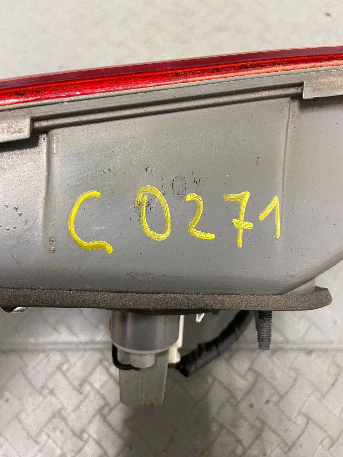 2007 to 2012 Hyundai Veracruz Right Passenger RH Inner Tail Light OEM C0271 DG19