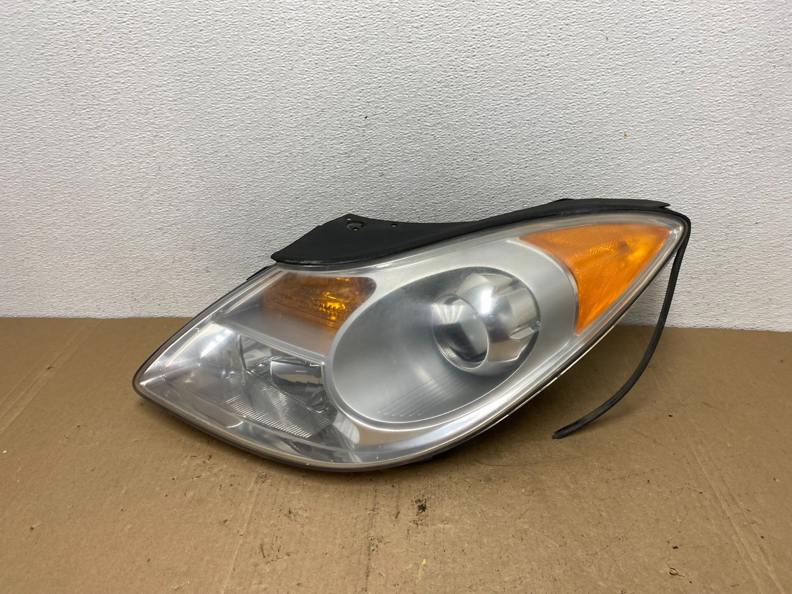 2007 to 2012 Hyundai Veracruz Left Driver LH Headlight Halogen AC5854 DW0