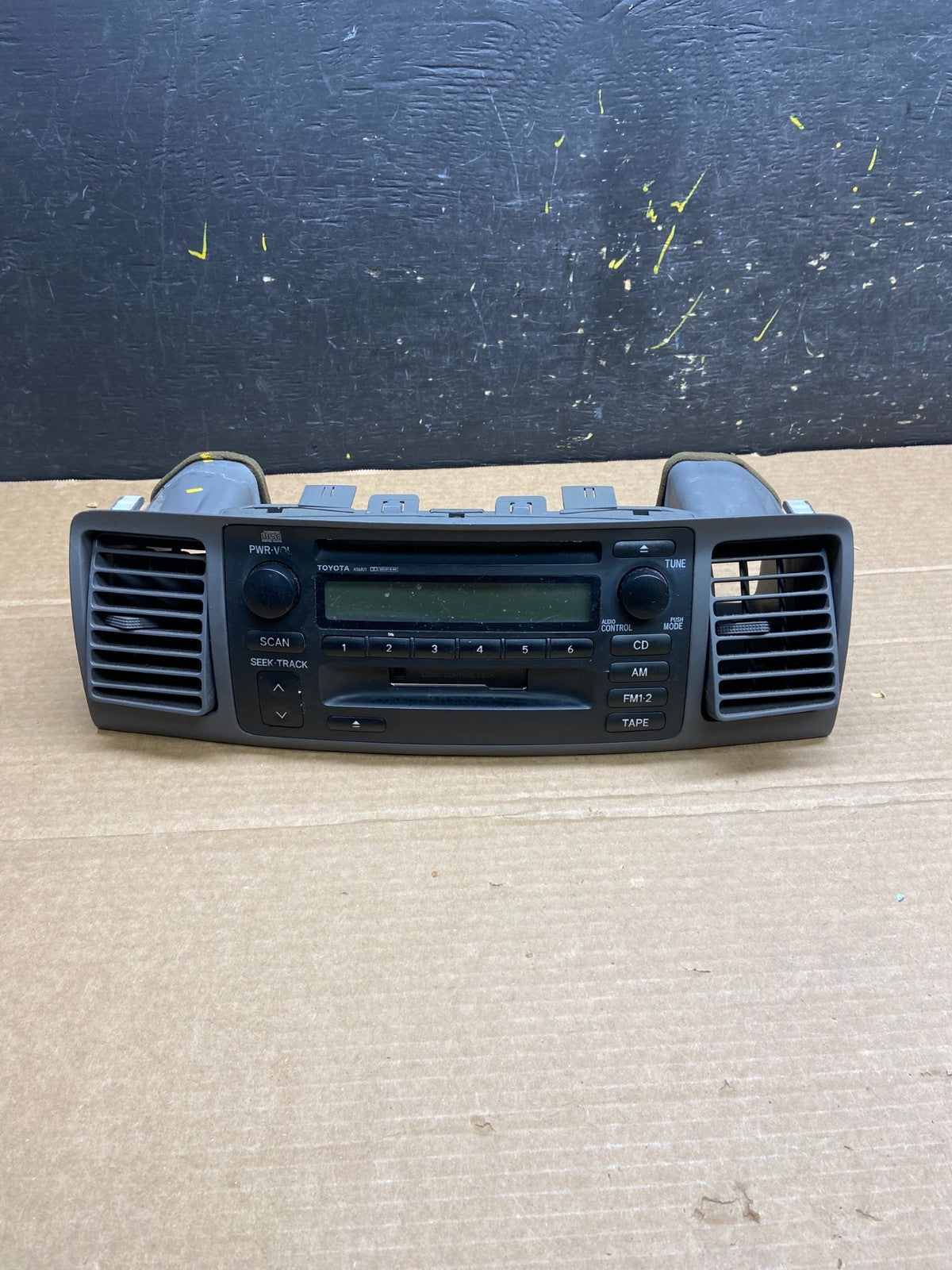 2009 2010 Toyota Corolla AM/FM Radio Cd Player W/ Bezel Air Vent Oem W0231 DG0