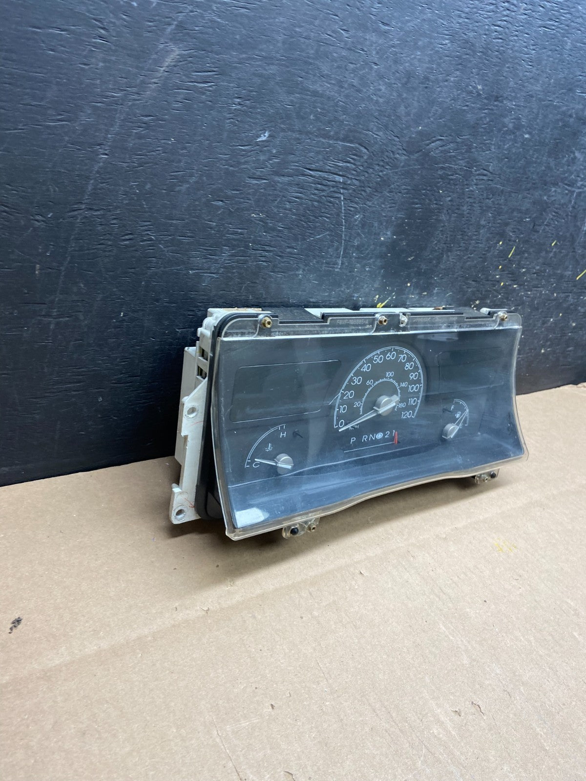 2003 2004 Lincoln Town Car Speedometer Gauge Cluster t4368 DG2