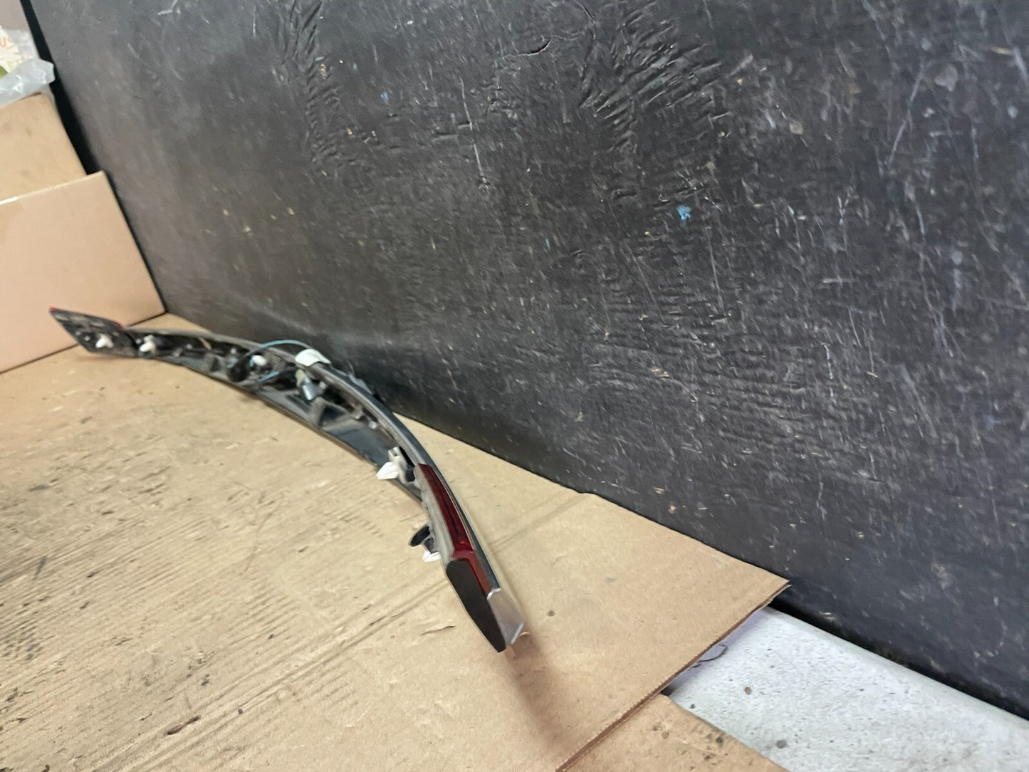 2011 2012 2013 2014 Chrysler 200 Sedan Rear Trunk Chrome Moulding M6102 DG9