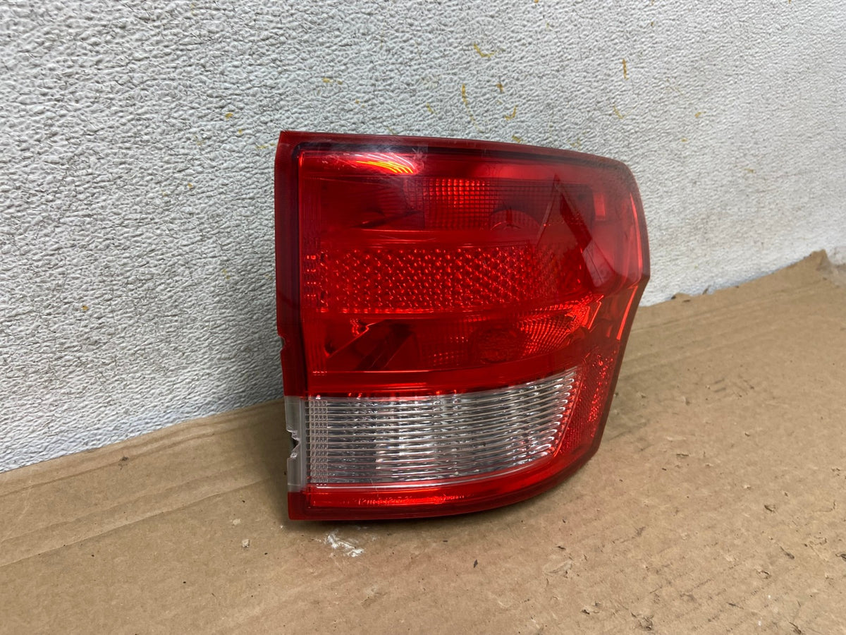 2011-2013 Jeep Grand Cherokee Right Passenger Side Rh Tail Light AH8458 LK1