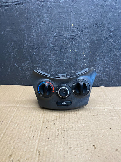 2012 to 2014 Hyundai Accent Center Heater A/C Climate Control Panel ac9472 DG0