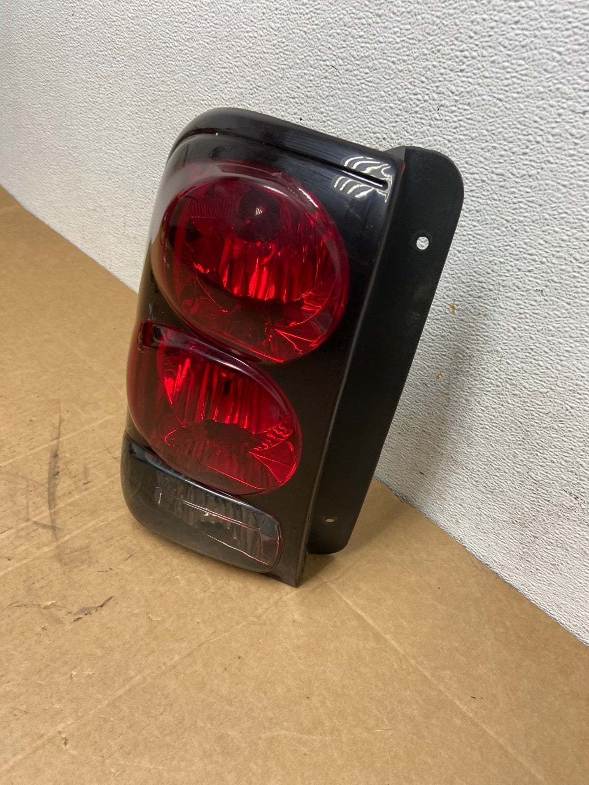 2002 to 2009 Chevrolet Trailblazer Left Driver LH Side Tail Light AD5990 LK1