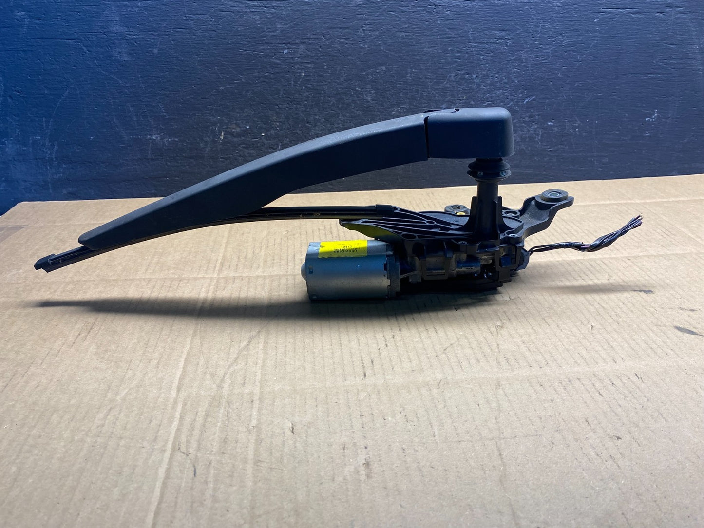 2011 to 2019 Ford Explorer Rear Windshield Wiper Motor AD5018 DG3