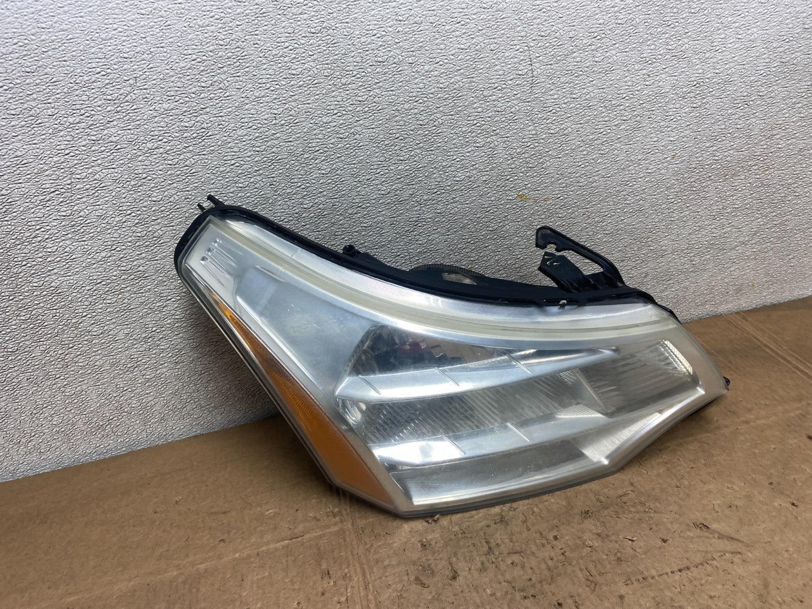 2008 2009 2010 2011 Ford Focus Right Passenger Rh Side Headlight Y6868 DW2