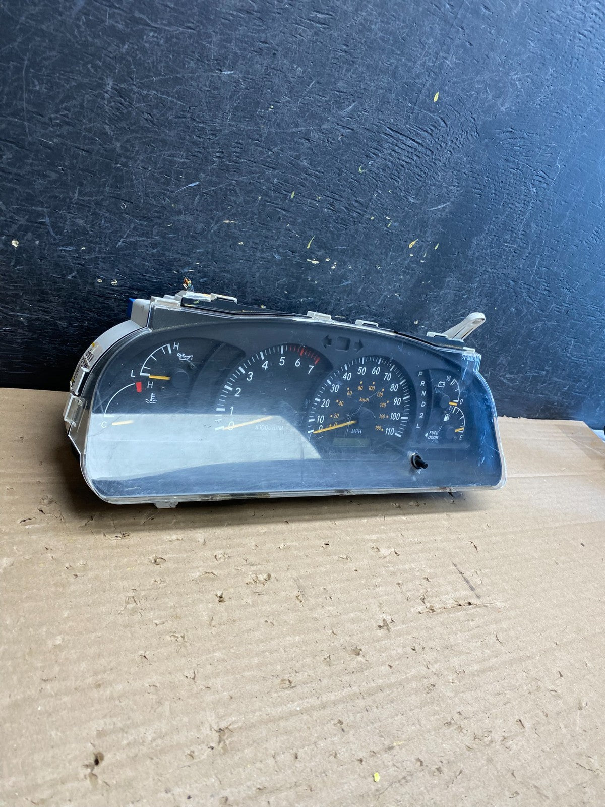 2001 to 2004 Toyota Tundra 4.7L V8 Speedometer Instrument Gauge Cluster AG64651
