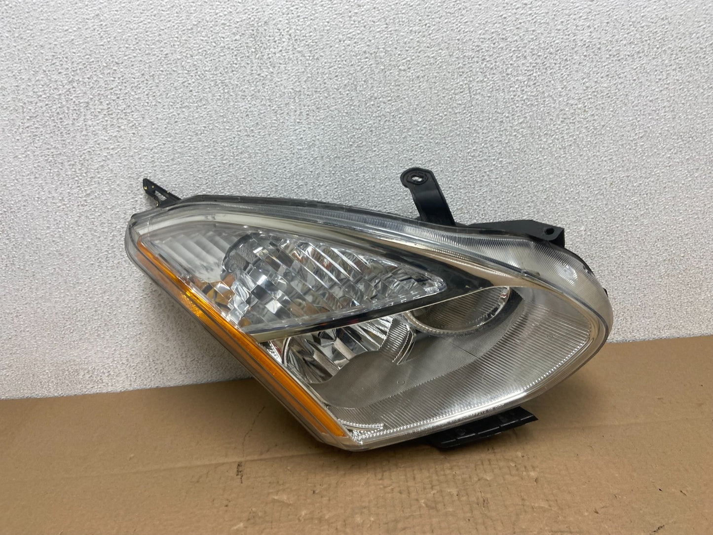 2009-2013 Nissan Rogue Right Passenger Halogen Headlight AB6178 DW0