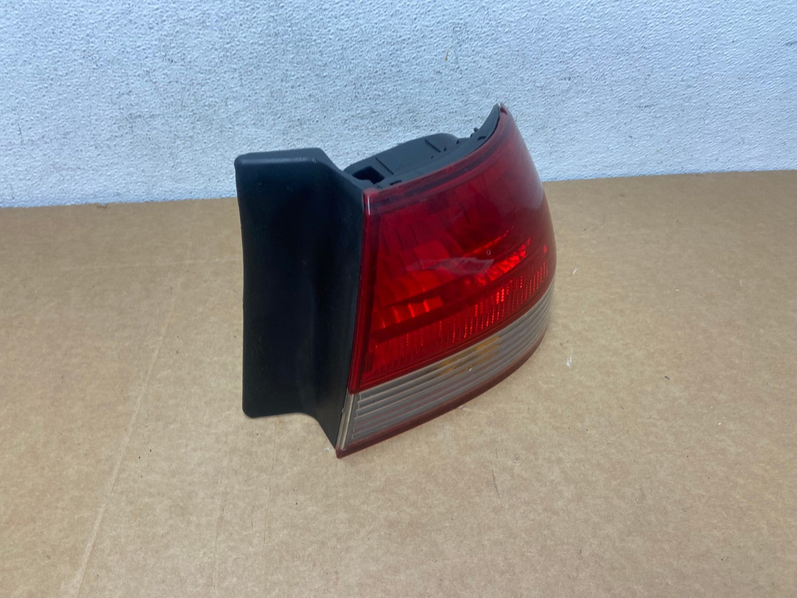 2001 to 2002 Honda Accord Sedan 4door Right Passenger Tail Light AD5292 LK2