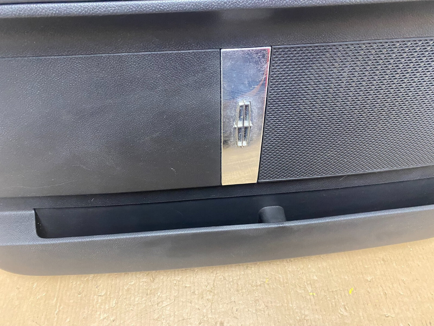 2007-2015 Lincoln Navigator Left Front Door Panel G1773 DG14