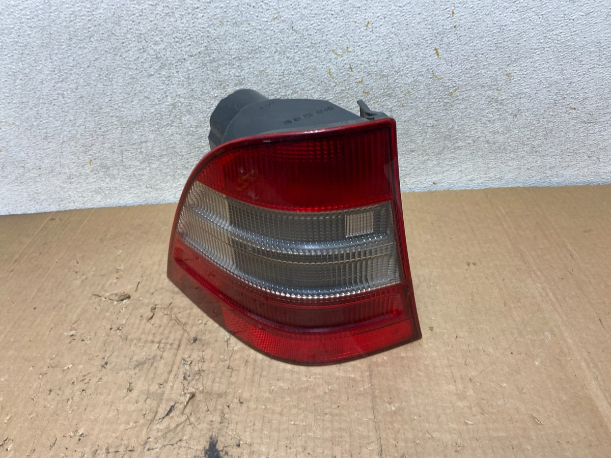 1998 1999 2000 2001 Mercedes ML320 ML-Class Left Driver LH Tail Light AI9192 LK0