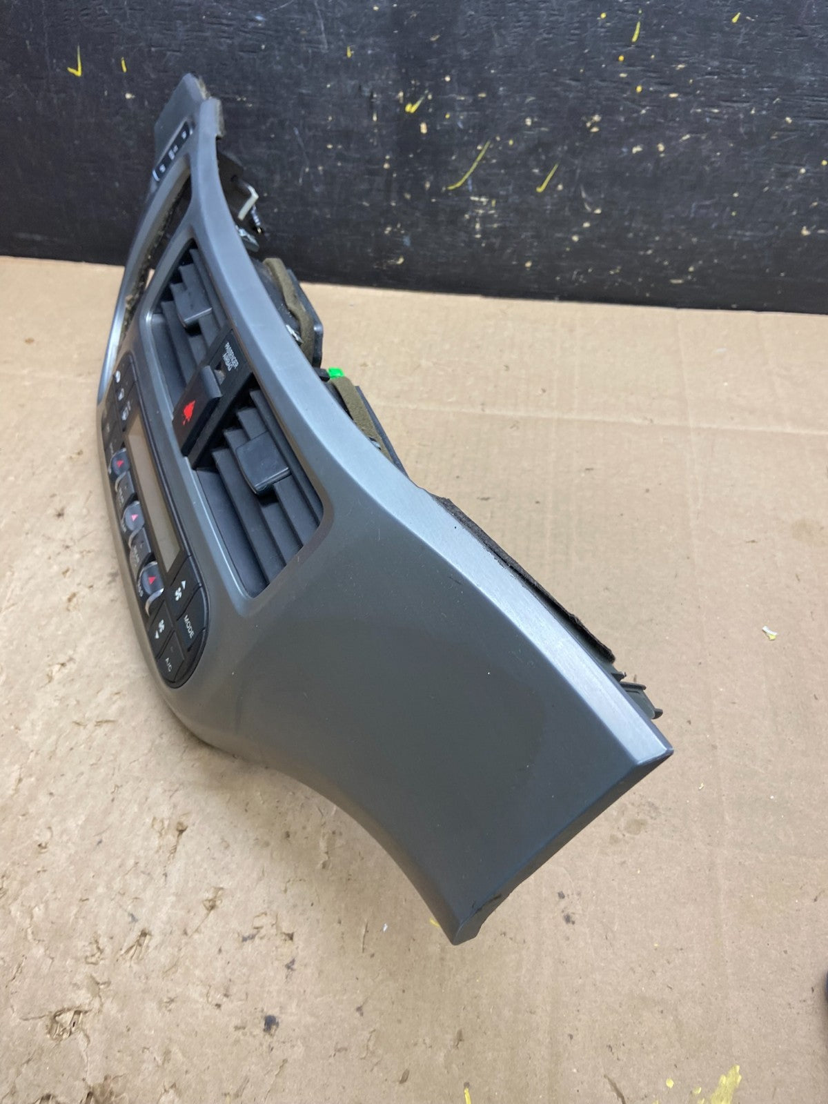 2005 to 2010 Honda Odyssey Radio Climate Control Dash Trim Bezel U4726 DG3
