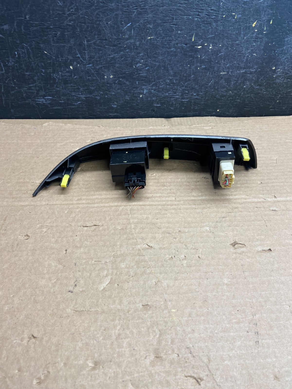 2004 to 2010 Toyota Sienna Left Side Climate Switches Bezel Trim AF2532 DG3