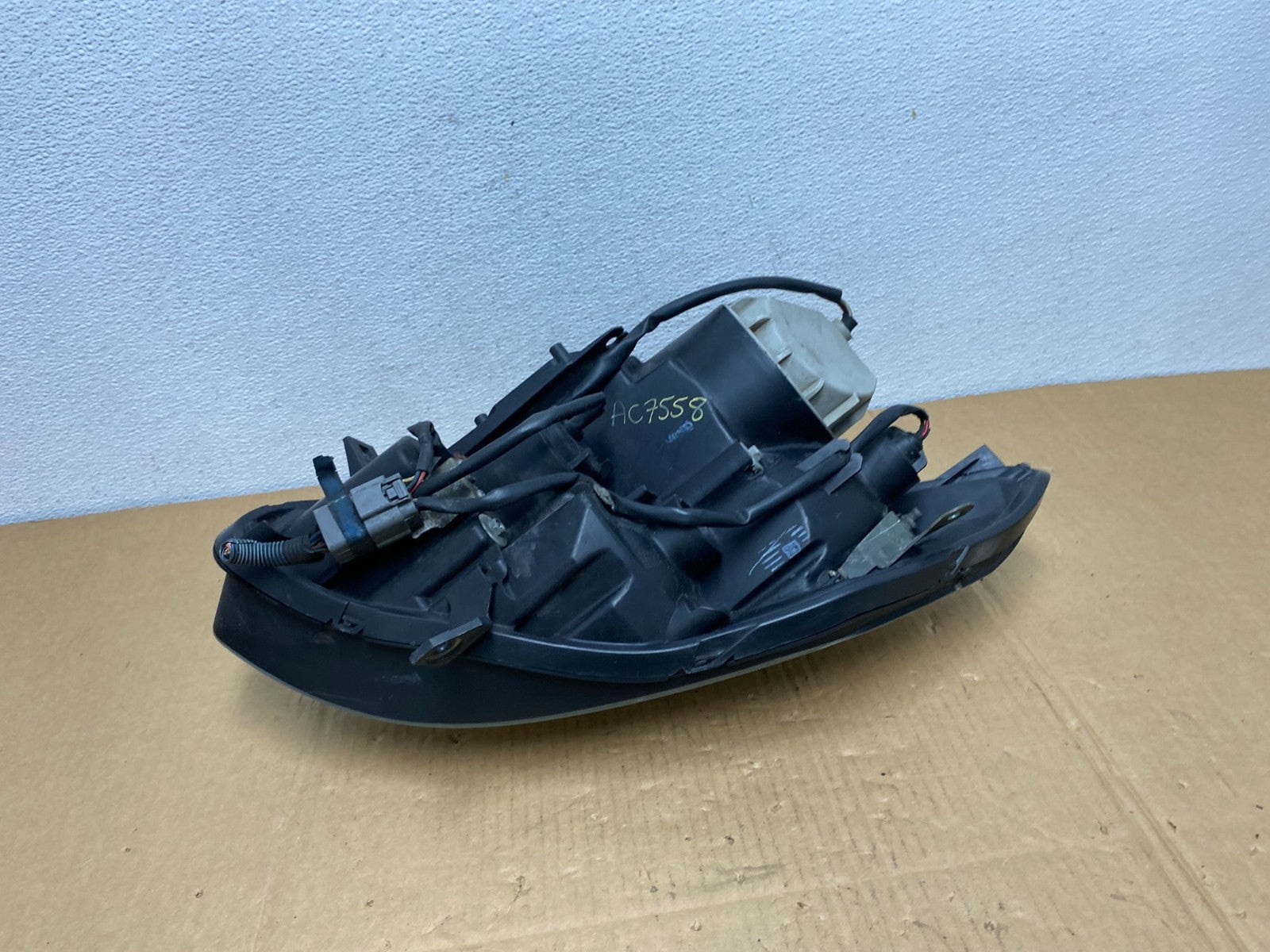 2004 to 2006 Nissan Maxima Left Driver Side Headlight Halogen AC7558 DW5