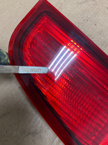 2003-2006 Lincoln Navigator Right Passenger Side Tail Light Inner V1153 DW3