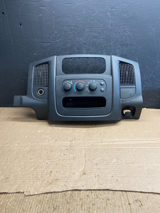 2002 to 2005 Dodge Ram Radio Climate Control Dash Air Vent Bezel Trim af1991 DG0