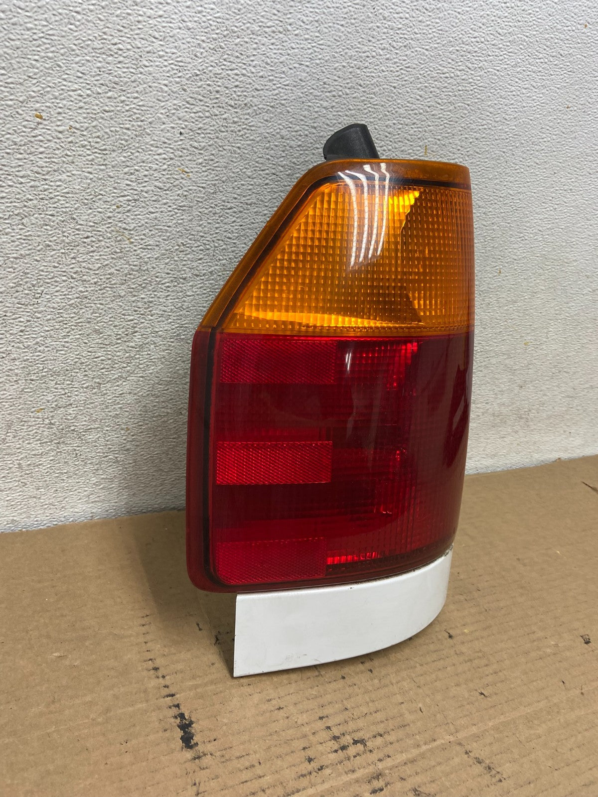 2002 to 2009 Gmc Envoy Left Driver Lh Side Tail Light AH4116 LK1