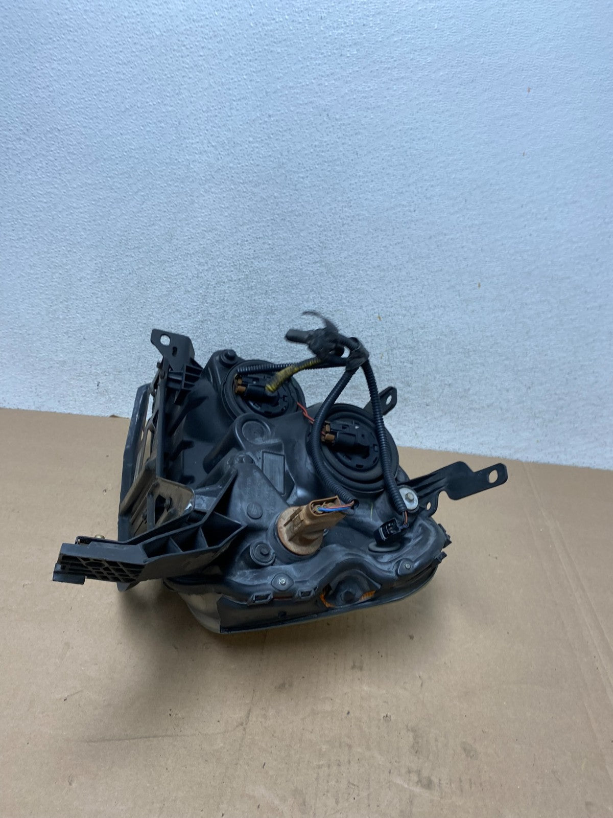 2005 to 2007 Ford Five Hundred Halogen Right Passenger Side Headlight AG4540 DW7